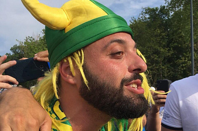 Знаменитый болельщик-мем Томер Савойя посетил матч на Самара Арене