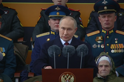 "Равняемся на поколение победителей": Владимир Путин поздравил россиян с Днем Победы