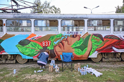 Искусство в движении: испанец разрисовал самарский вагон трамвая