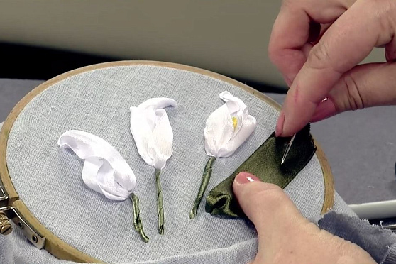Вышиваем каллы лентами. Ручная работа