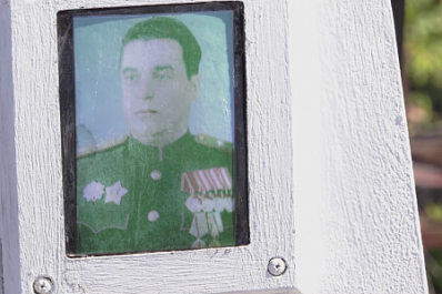 Депутаты гордумы совместно с волонтерами облагородили могилу участника ВОВ