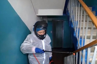 В Самаре продолжают дезинфицировать подъезды