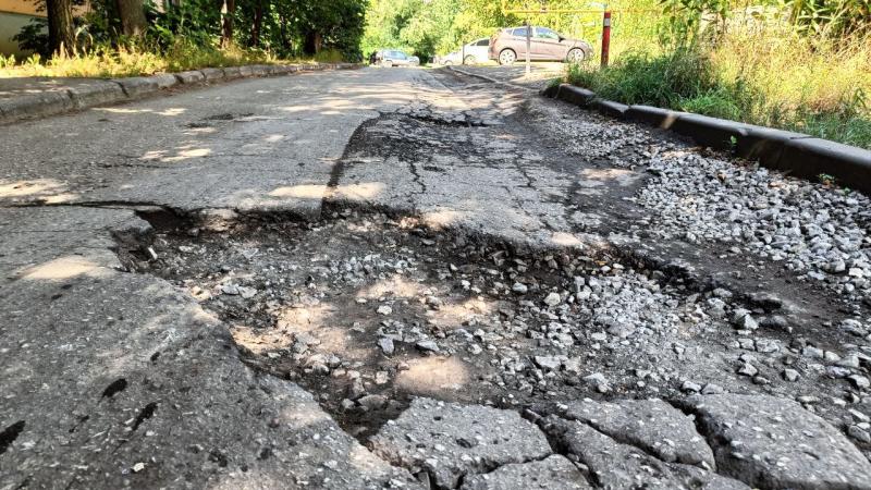 В Самаре размыло внутриквартальные дороги из-за утечки воды