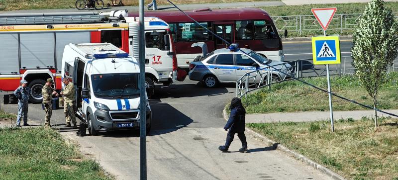 Фото очевидцев: в Крутых Ключах экстренные службы оцепили территорию у нескольких домов
