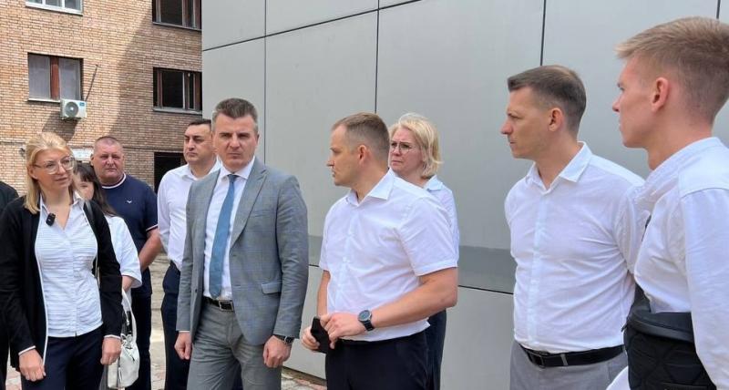 Благоустройство - на особом контроле: вице-губернатор Самарской области Вячеслав Романов провел выездной личный приём в Тольятти 