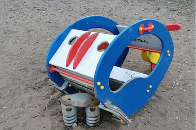 В Самаре ребенок пострадал при падении "вертолета" на детской площадке