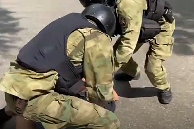 В Самаре во дворе на улице Мориса Тореза задержали супругов-наркодилеров