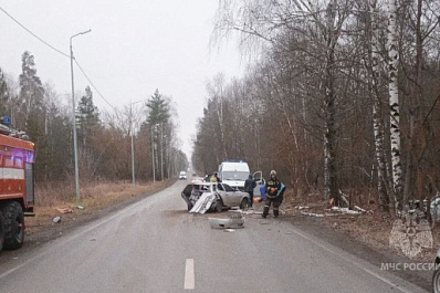 В Самаре 25 ноября столкнулись три легковушки и автобус