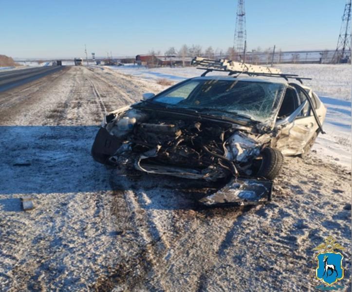 В Самарской области "Гранта" выехала на встречку и попала под большегруз