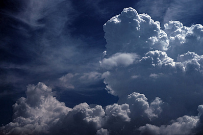 В Самарской области штормовой ветер и гроза задержатся ещё на один день