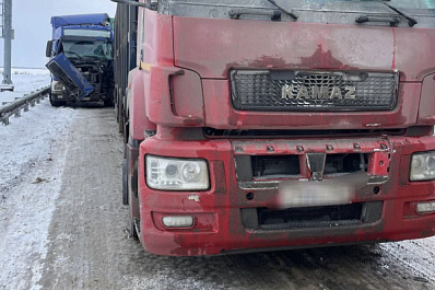 В Сызранском районе 14 декабря столкнулись три большегруза 