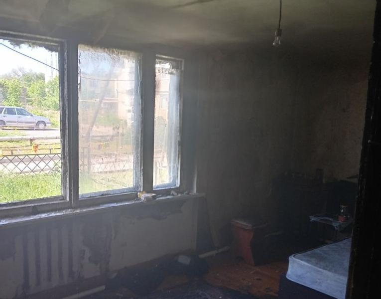 В Хворостянском районе пожарные спасли дом от огня