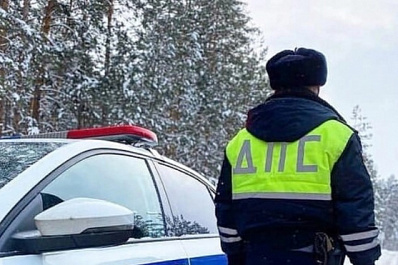 Водитель каршерингового "Мерседеса" одним ударом протаранил 6 машин в Екатеринбурге
