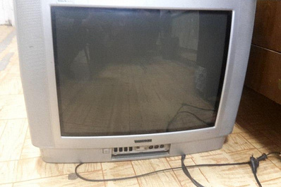 Пошли на колонку за водой и украли телевизор