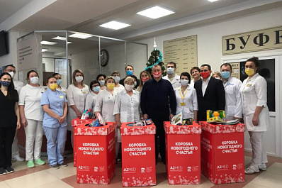 Детям медиков Самарской области передали новогодние подарки 