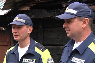 В Самарской области полицейские спасли от огня семью пенсионеров