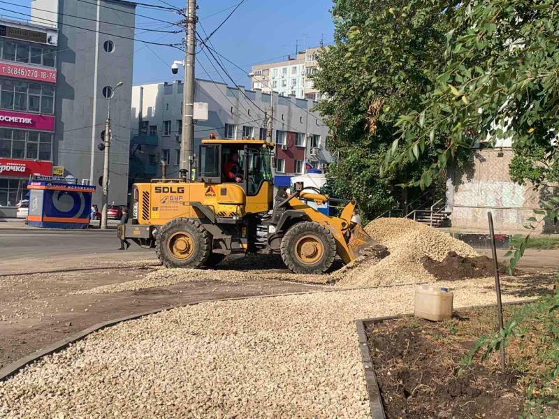 На Чернореченской в Самаре ремонтируют тротуар 