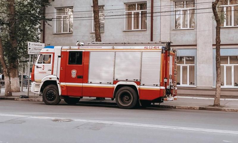 Столб пламени ударил в небо и окатил тротуар: в Самаре сгорела "пятерка"