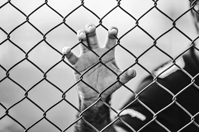 Соскучился по своей девушке: оренбуржец сбежал из колонии-поселения к возлюбленной