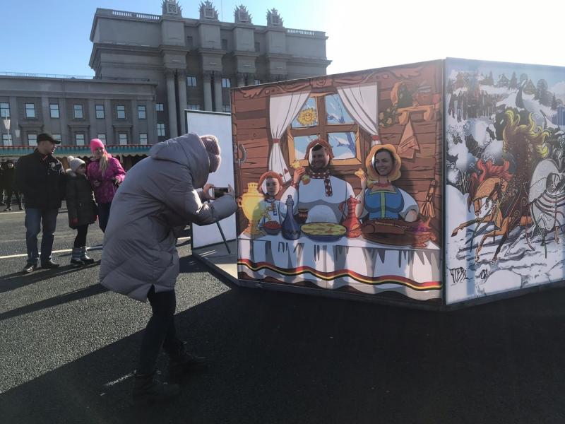 С блинами да песнями: в Самаре прошли масленичные гуляния