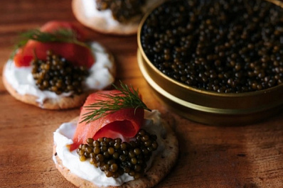 В России из-за роста импорта снизились цены на черную икру и осетровую рыбу