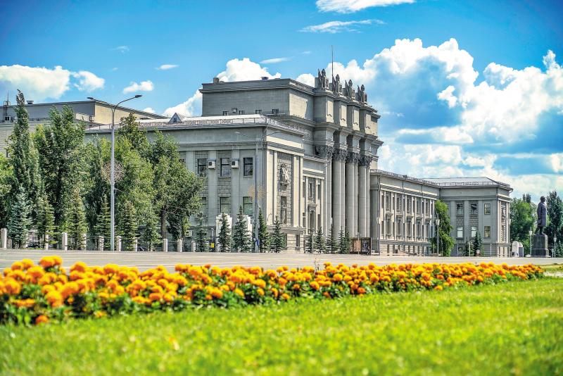 "Маска" от Гергиева: Самарский театр оперы и балета получил премию "Золотая маска" в новой номинации "Маэстро"