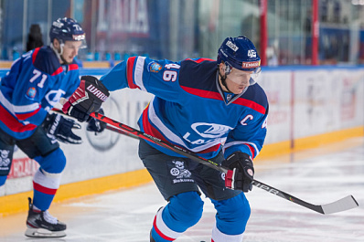 Хоккейная "Лада" с минимальным перевесом уступила "Рубину"