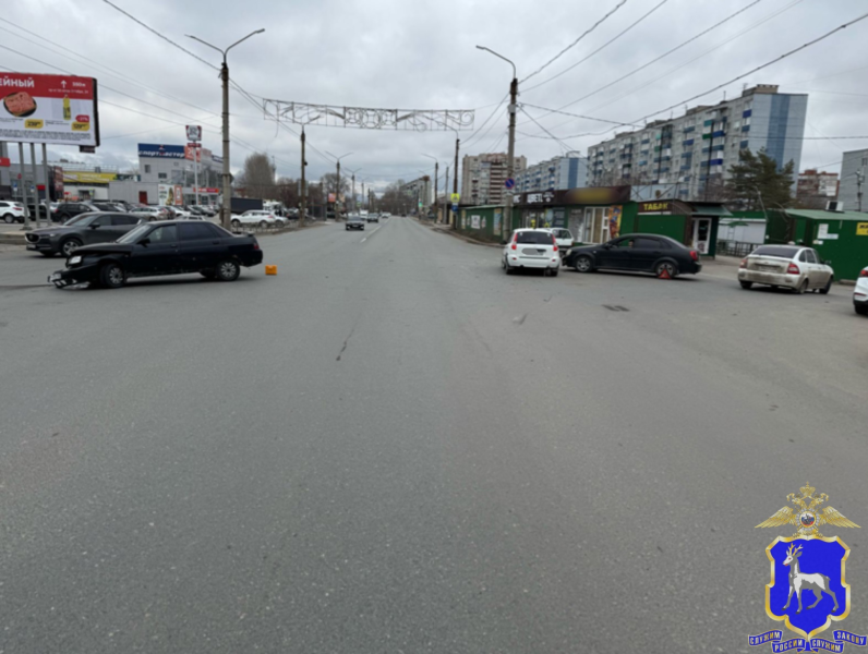 В Самарской области столкнулись "Калина", "десятка" и "Шевроле"