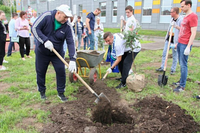 Как благоустраивают территорию новой школы на 5-й Просеке