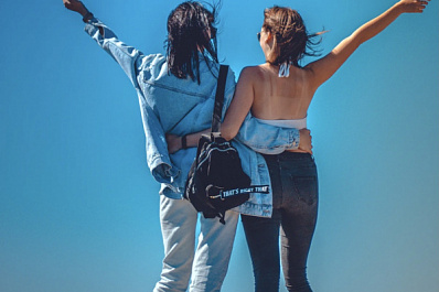 Соцопрос: 52 % россиян в этом году стали чаще общаться с друзьями