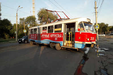 Самарский дрифт: на проспекте Кирова трамвай сошел с рельсов