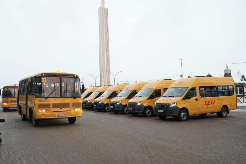 50 новых школьных автобусов переданы в сельские образовательные учреждения