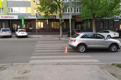 В Самаре 78-летний водитель на дорогой иномарке сбил женщину на зебре