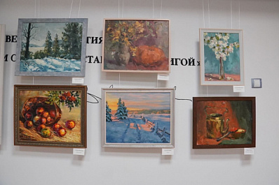 В СОУНБ открылась экспозиция художника Сергея Беляева и его учениц