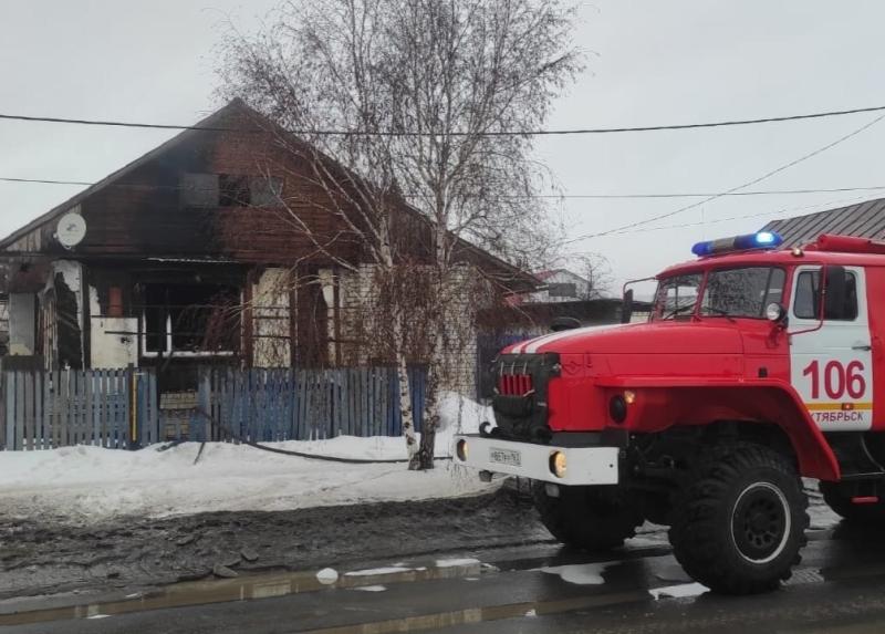 В Октябрьске 7 марта горел частный жилой дом