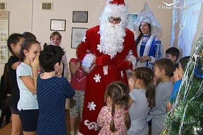 В Самаре с приближающимися праздниками поздравили пациентов детской больницы