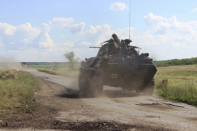 Под Самарой мотострелки учились действовать в обороне и наступлении