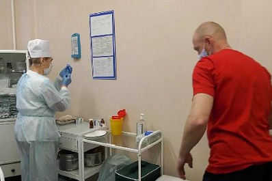 Прививка как ответственность: в Самаре от коронавируса продолжают вакцинировать педагогов, воспитателей и медиков