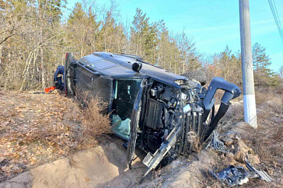 В Тольятти 18-летний водитель на внедорожнике улетел в канаву