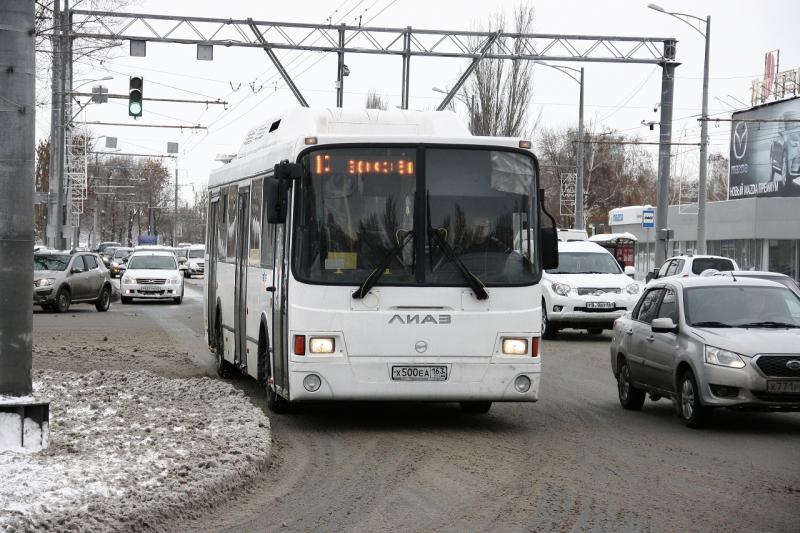 "Мимо кассы": в Самаре кондуктора автобуса № 26 заподозрили в недобросовестной работе