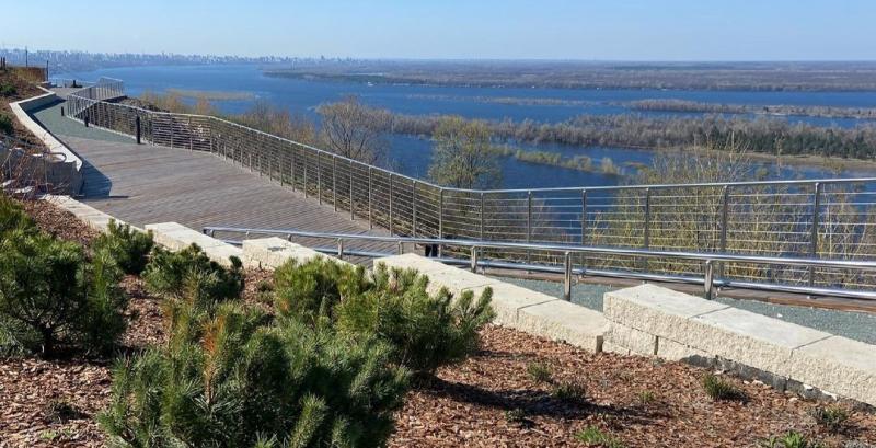 Елена Лапушкина проверила ход реконструкции "вертолетки"