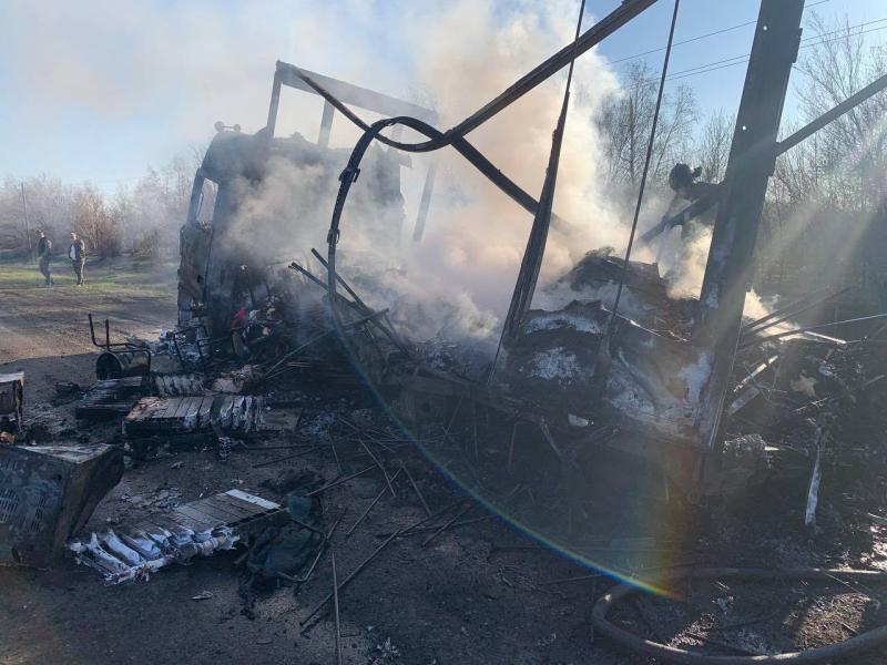 В Самарской области 16 апреля на трассе загорелась фура с бытовой техникой 