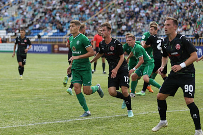 Сибирские футболисты переиграли "Акрон" 