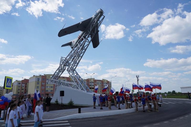 Дмитрий Азаров: "Уверен, что памятник истребителю МиГ-17 будет объединять людей разных поколений" 