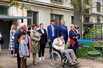 "Парад у дома ветерана" прошел в Куйбышевском районе Самары