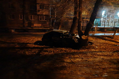 В Самаре водитель "четырнадцатой" влетел в дерево