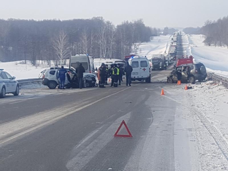 Снежные заносы и ДТП: фото с трассы М5 "Урал"