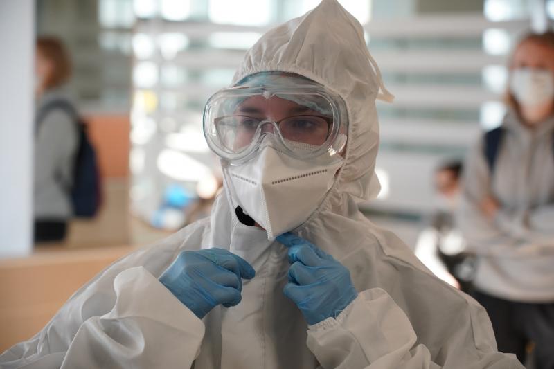 В России за сутки выявили 15 772 новых случая заражения коронавирусом