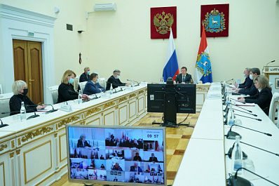 Дмитрий Азаров поручил усилить работу по выявлению и профилактике коррупционных нарушений