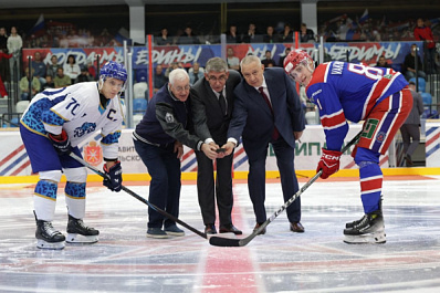 Предсезонка продолжается: в регионах проходят турниры по хоккею на Кубок губернатора